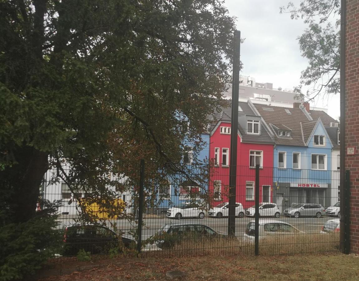 Adam'S Hostel - Self Check-In & Only Private Rooms - Dusseldorf — Photos 1